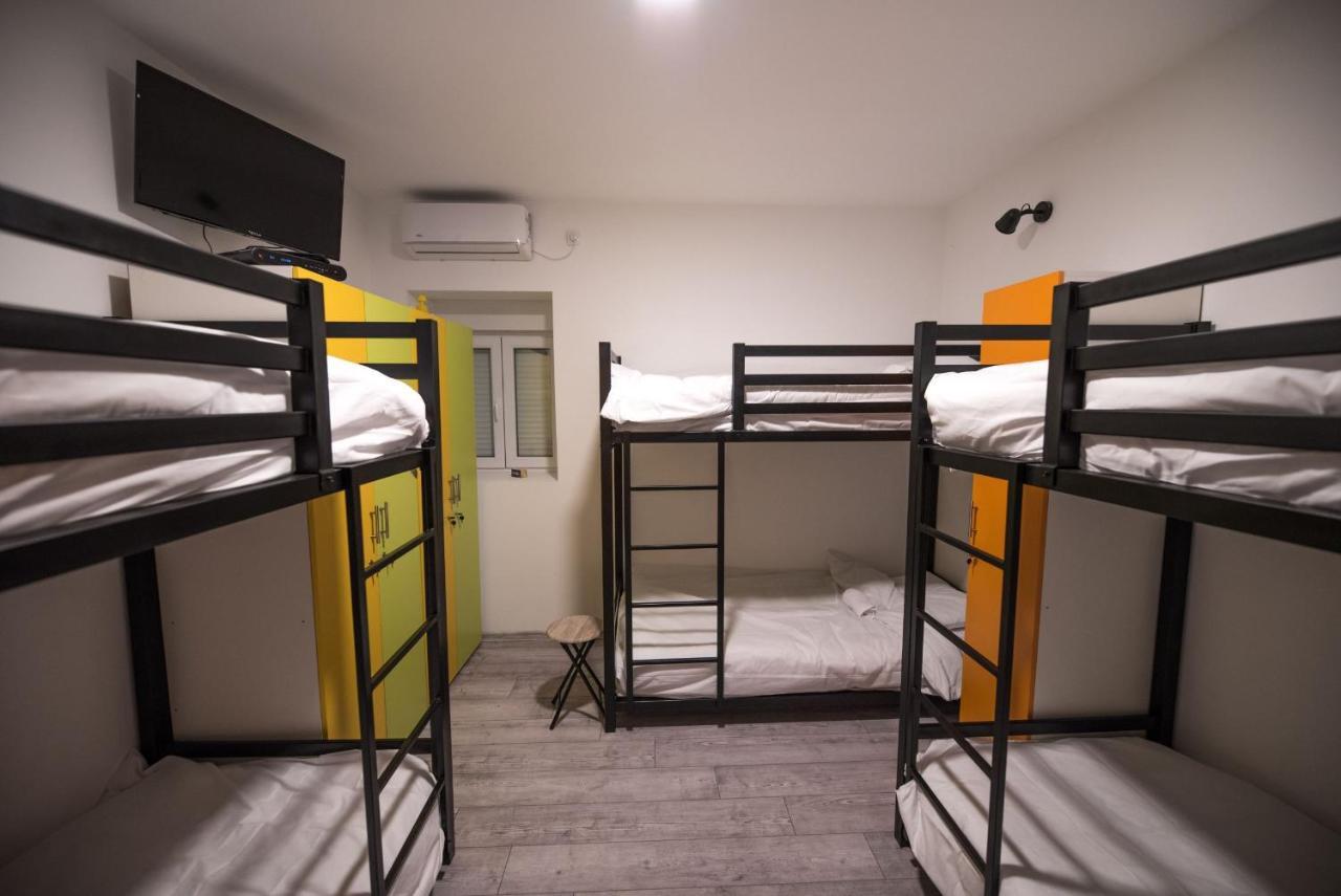 Hostel Evropa Nikšić Exteriör bild